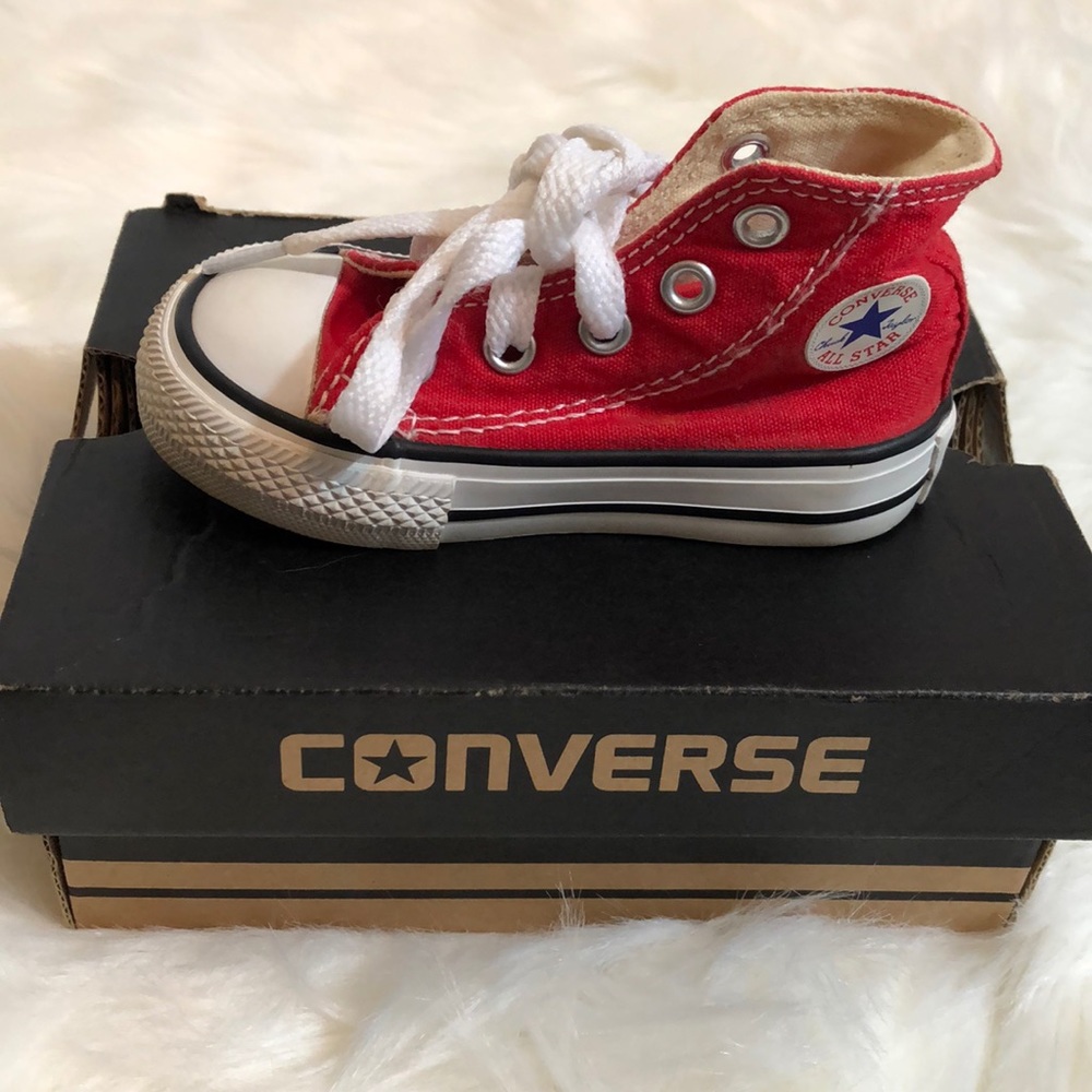 Converse size 4